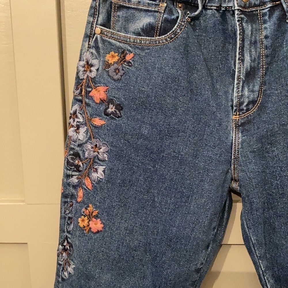 DRIFTWOOD Blue Cropped Ankle Jeans with Floral Embroidery - Picture 9 of 14